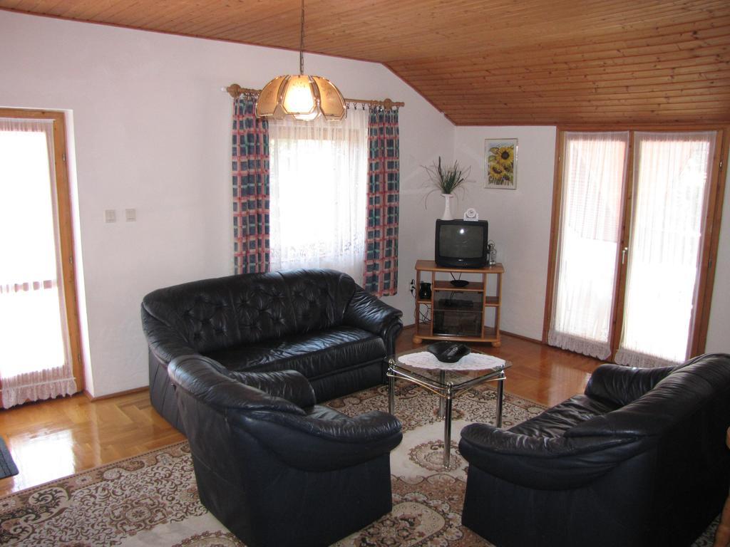 Schmidt Apartment Balatonfenyves Room photo