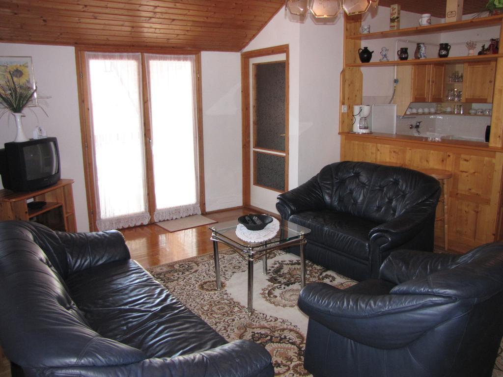 Schmidt Apartment Balatonfenyves Room photo